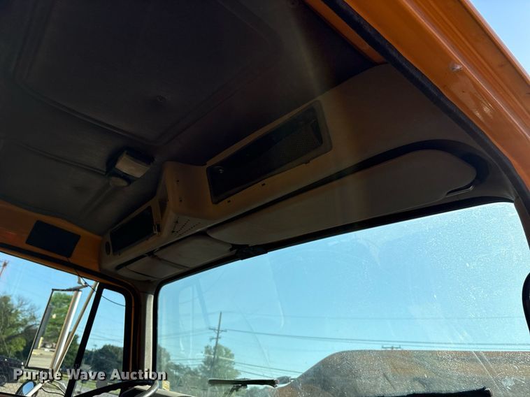 image for item EM2505 2001 International 4900 dump truck