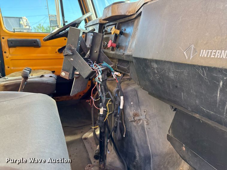 image for item EM2505 2001 International 4900 dump truck