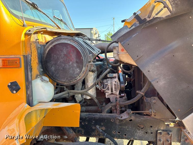 image for item EM2505 2001 International 4900 dump truck