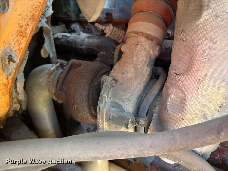 image for item EM2505 2001 International 4900 dump truck