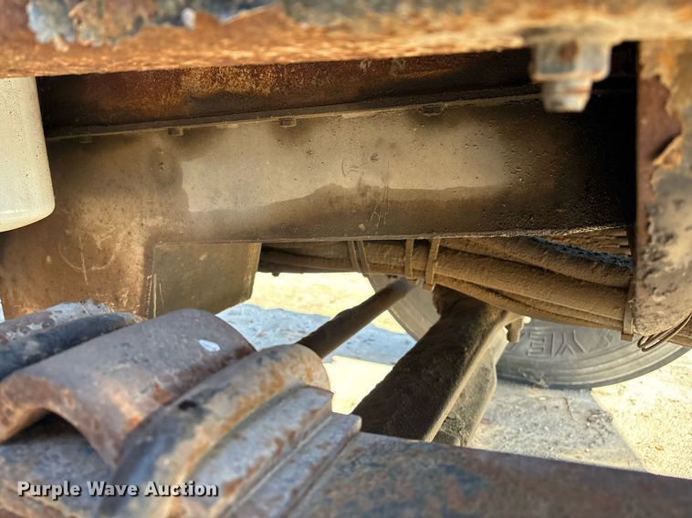 image for item EM2505 2001 International 4900 dump truck