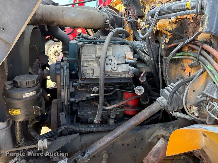 image for item EM2505 2001 International 4900 dump truck