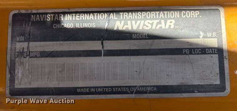 image for item EM2505 2001 International 4900 dump truck