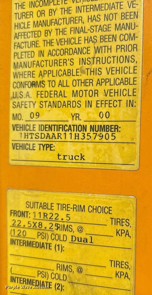 image for item EM2505 2001 International 4900 dump truck