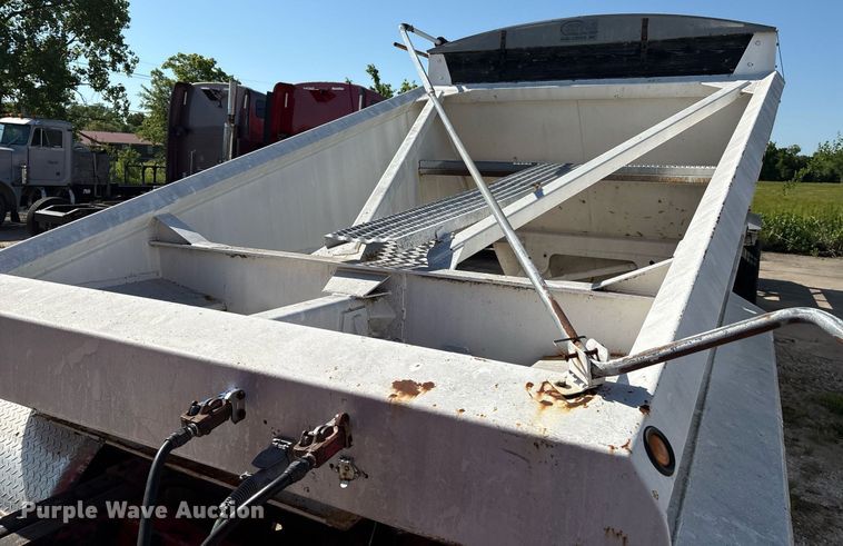 image for item EM2508 1999 Roadmaster G440 bottom dump trailer