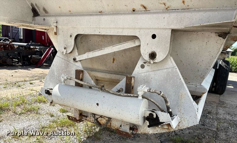 image for item EM2508 1999 Roadmaster G440 bottom dump trailer