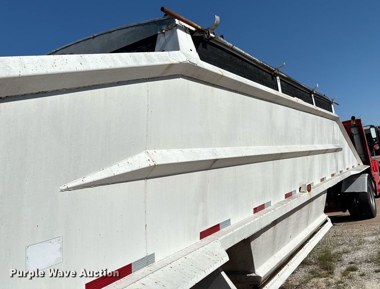 image for item EM2508 1999 Roadmaster G440 bottom dump trailer