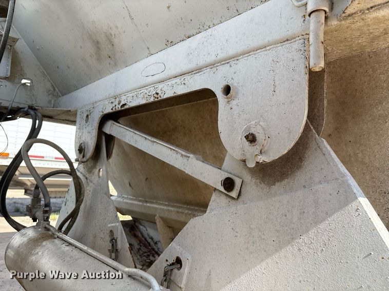 image for item EM2508 1999 Roadmaster G440 bottom dump trailer