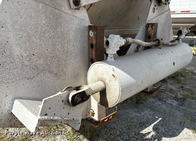 image for item EM2508 1999 Roadmaster G440 bottom dump trailer