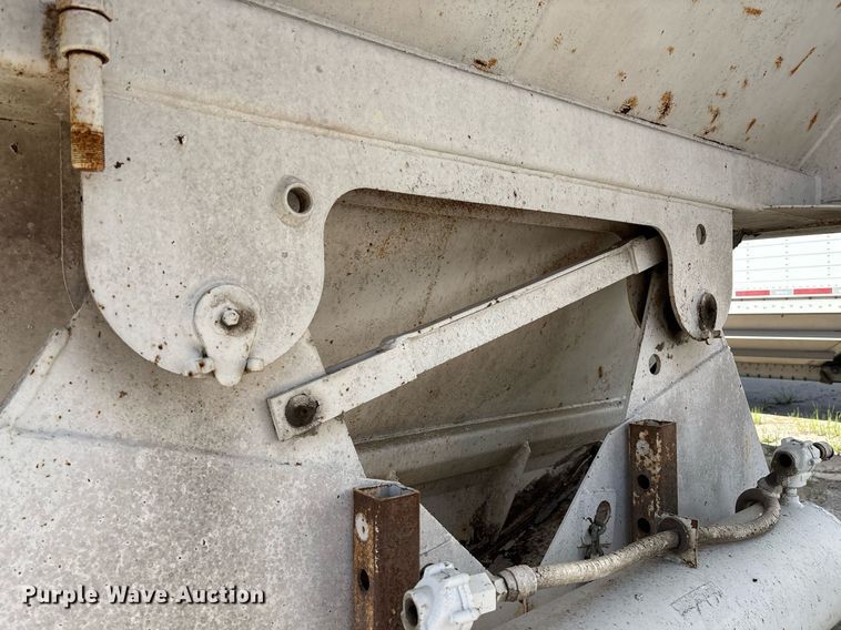 image for item EM2508 1999 Roadmaster G440 bottom dump trailer