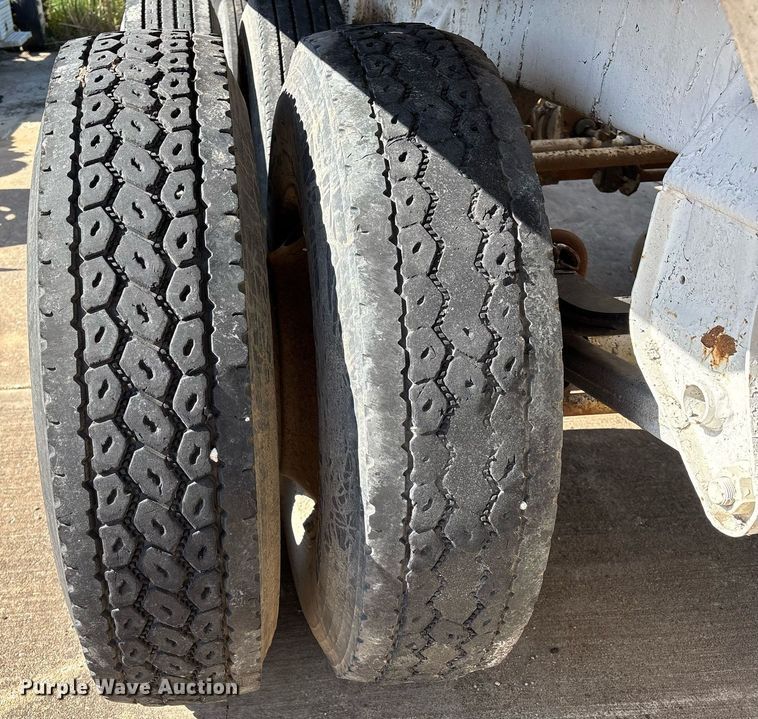 image for item EM2508 1999 Roadmaster G440 bottom dump trailer