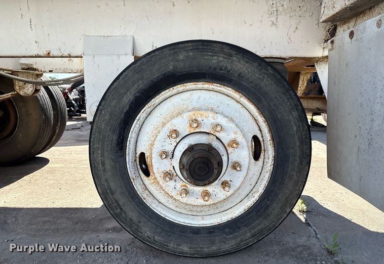 image for item EM2508 1999 Roadmaster G440 bottom dump trailer