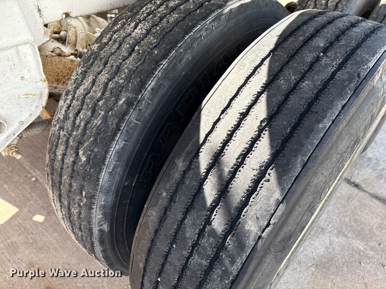 image for item EM2508 1999 Roadmaster G440 bottom dump trailer