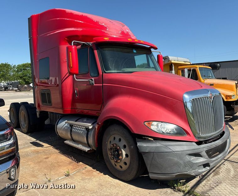 image for item EM2510 2010 International ProStar Premium semi truck