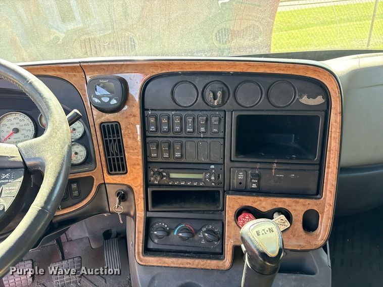 image for item EM2510 2010 International ProStar Premium semi truck