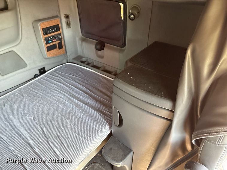 image for item EM2510 2010 International ProStar Premium semi truck