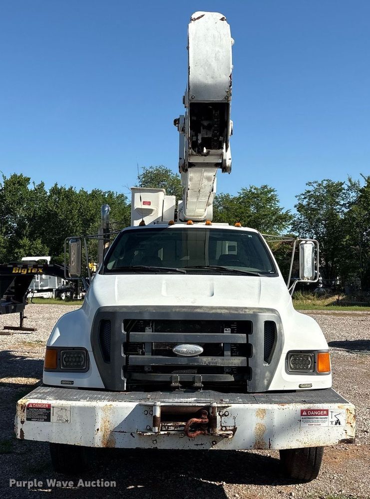 image for item EM2588 2004 Ford F750 Super Duty bucket truck