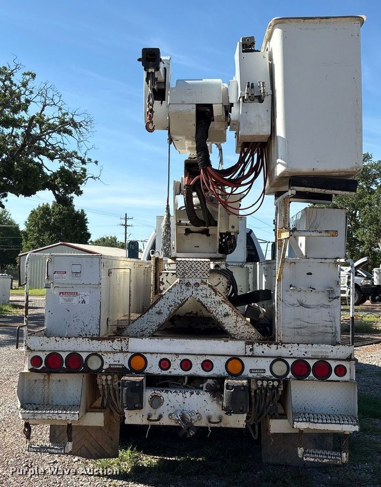 image for item EM2588 2004 Ford F750 Super Duty bucket truck