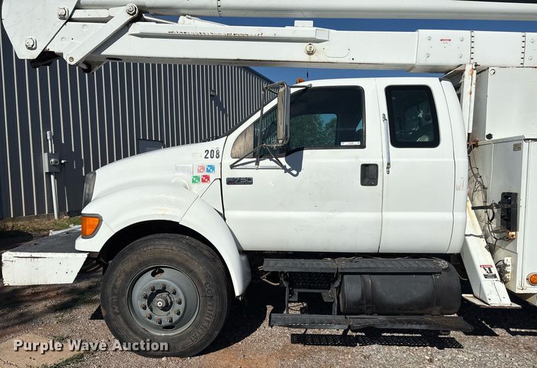image for item EM2588 2004 Ford F750 Super Duty bucket truck