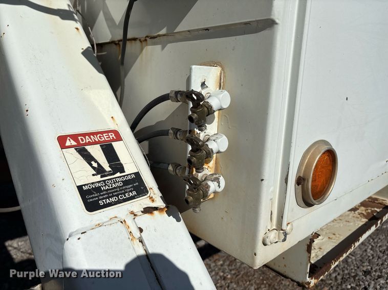 image for item EM2588 2004 Ford F750 Super Duty bucket truck