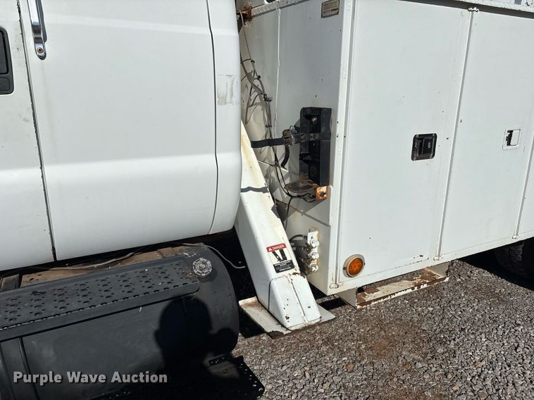 image for item EM2588 2004 Ford F750 Super Duty bucket truck