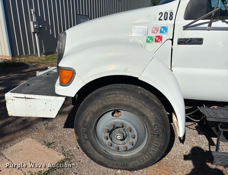 image for item EM2588 2004 Ford F750 Super Duty bucket truck