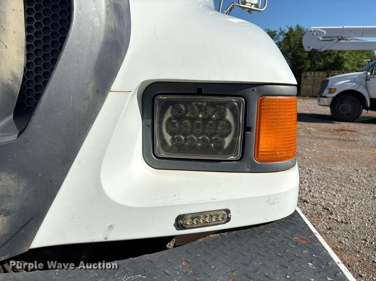 image for item EM2588 2004 Ford F750 Super Duty bucket truck