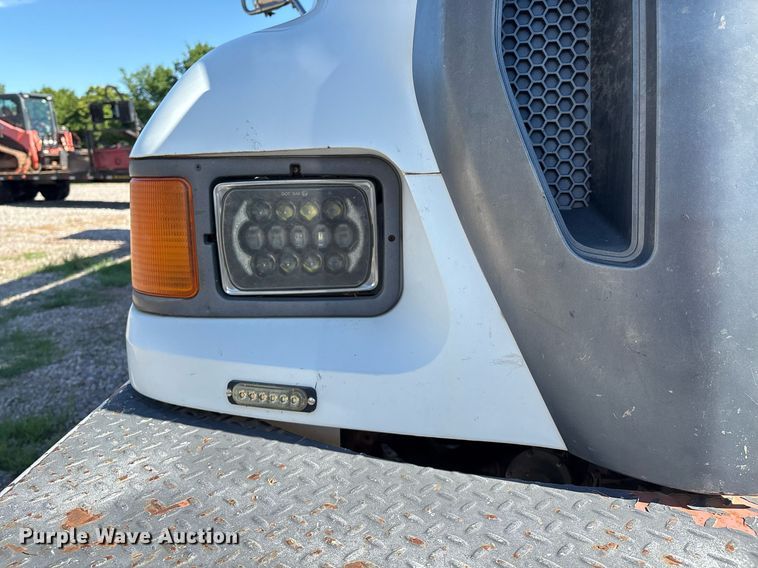 image for item EM2588 2004 Ford F750 Super Duty bucket truck