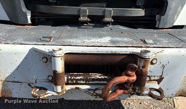 image for item EM2588 2004 Ford F750 Super Duty bucket truck