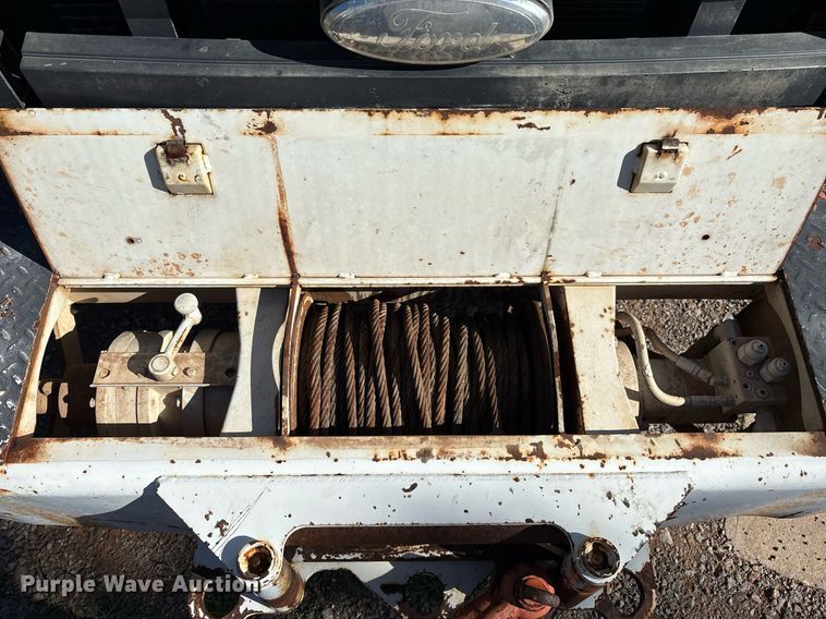 image for item EM2588 2004 Ford F750 Super Duty bucket truck