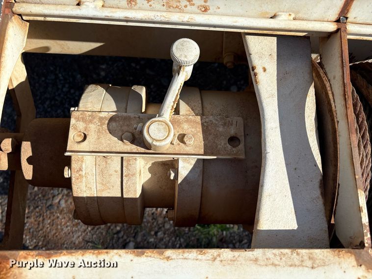 image for item EM2588 2004 Ford F750 Super Duty bucket truck