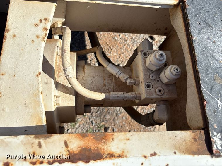 image for item EM2588 2004 Ford F750 Super Duty bucket truck