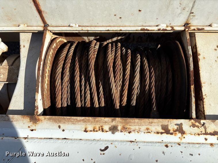 image for item EM2588 2004 Ford F750 Super Duty bucket truck