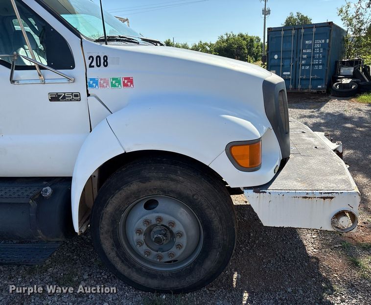 image for item EM2588 2004 Ford F750 Super Duty bucket truck