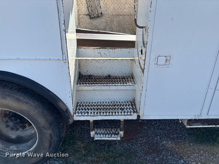 image for item EM2588 2004 Ford F750 Super Duty bucket truck