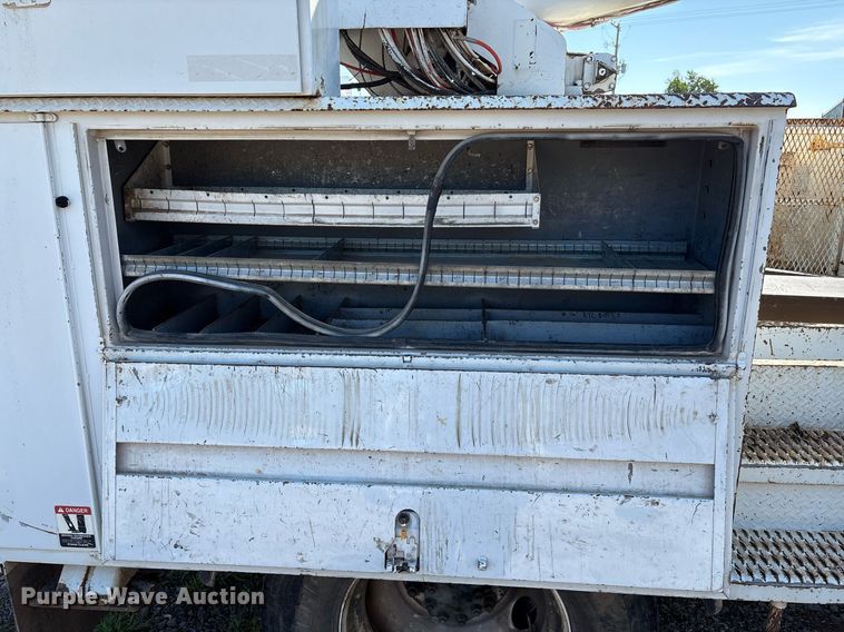 image for item EM2588 2004 Ford F750 Super Duty bucket truck