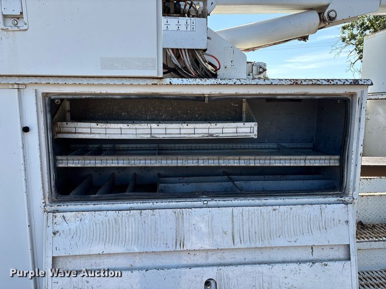 image for item EM2588 2004 Ford F750 Super Duty bucket truck