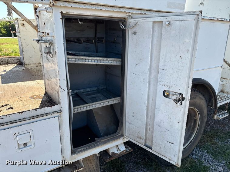 image for item EM2588 2004 Ford F750 Super Duty bucket truck