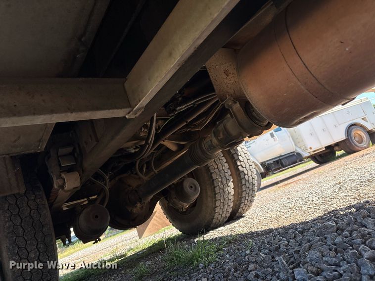 image for item EM2588 2004 Ford F750 Super Duty bucket truck