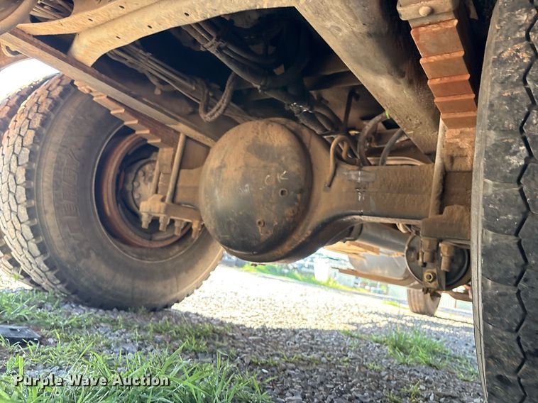 image for item EM2588 2004 Ford F750 Super Duty bucket truck