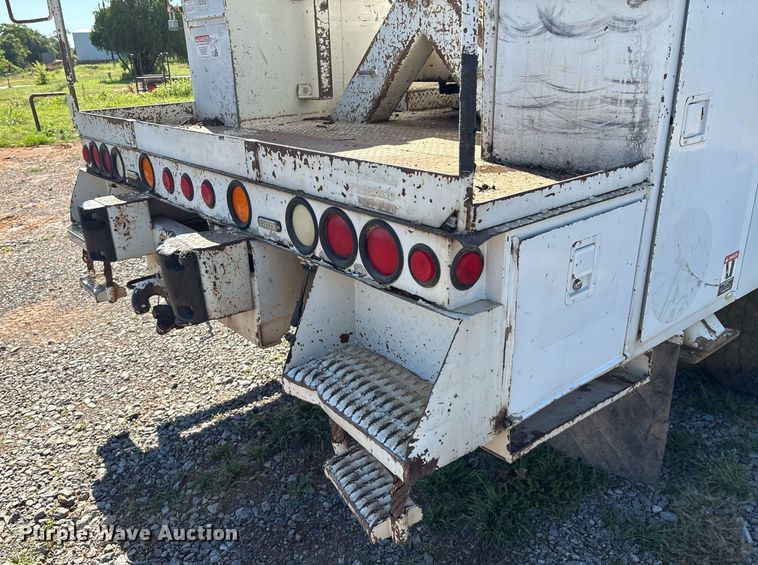 image for item EM2588 2004 Ford F750 Super Duty bucket truck