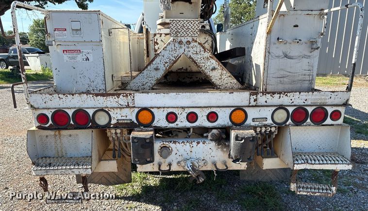 image for item EM2588 2004 Ford F750 Super Duty bucket truck