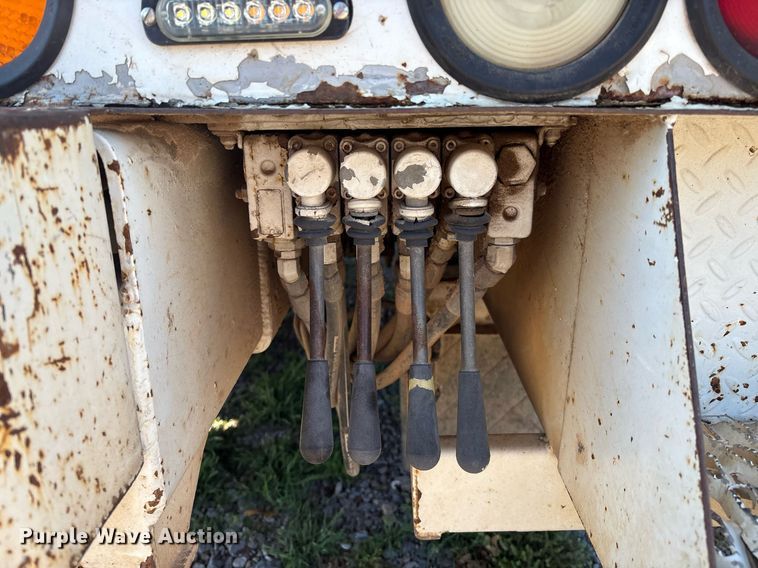 image for item EM2588 2004 Ford F750 Super Duty bucket truck