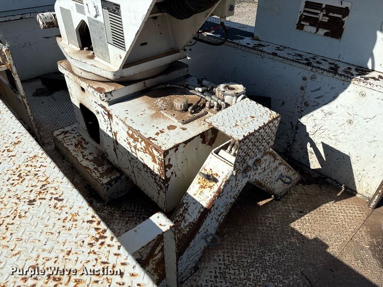 image for item EM2588 2004 Ford F750 Super Duty bucket truck