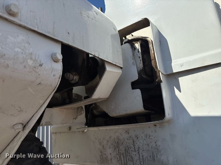 image for item EM2588 2004 Ford F750 Super Duty bucket truck