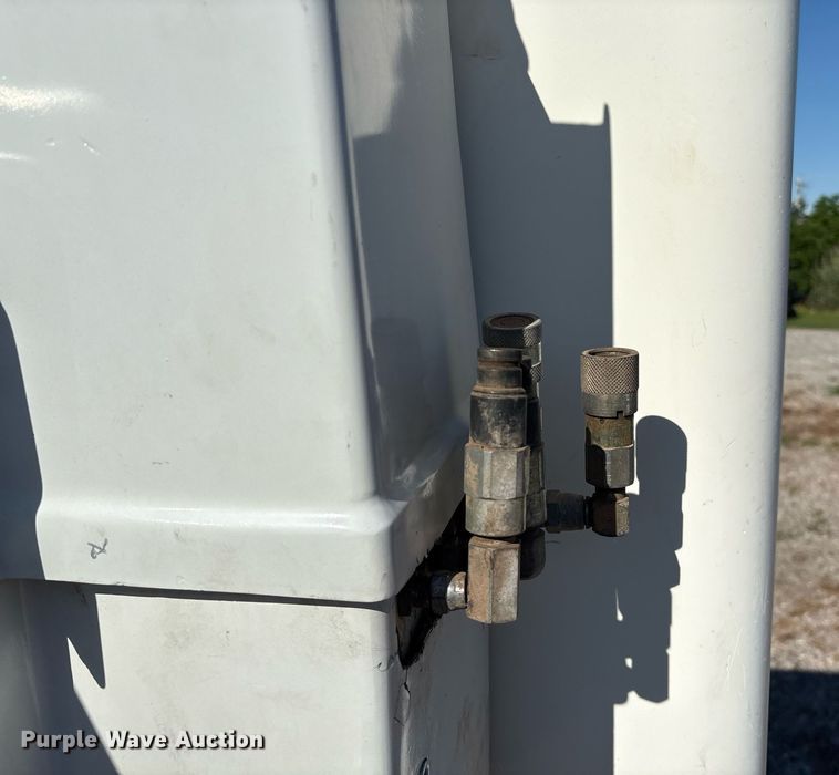 image for item EM2588 2004 Ford F750 Super Duty bucket truck