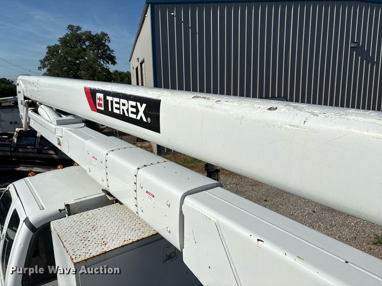 image for item EM2588 2004 Ford F750 Super Duty bucket truck