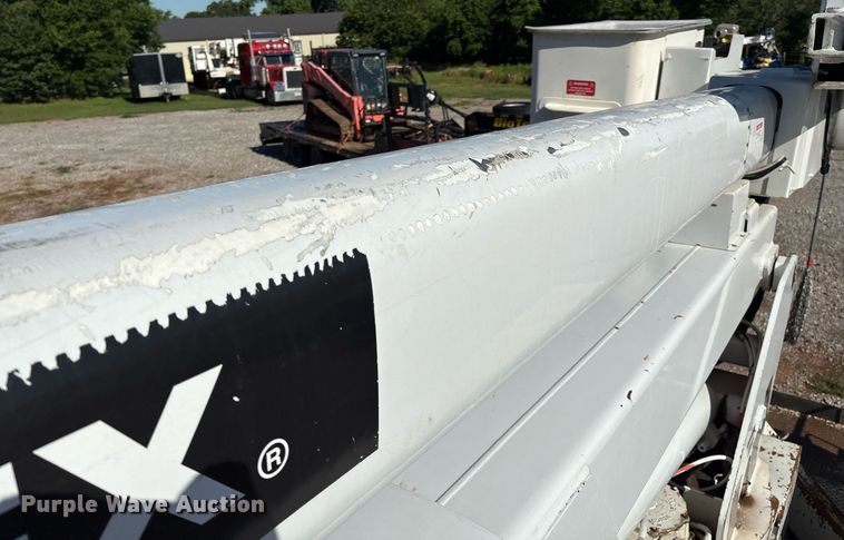 image for item EM2588 2004 Ford F750 Super Duty bucket truck