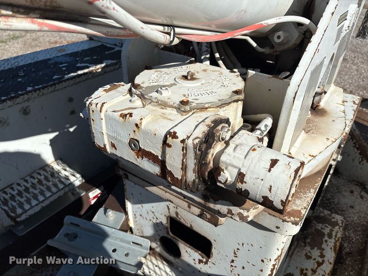 image for item EM2588 2004 Ford F750 Super Duty bucket truck