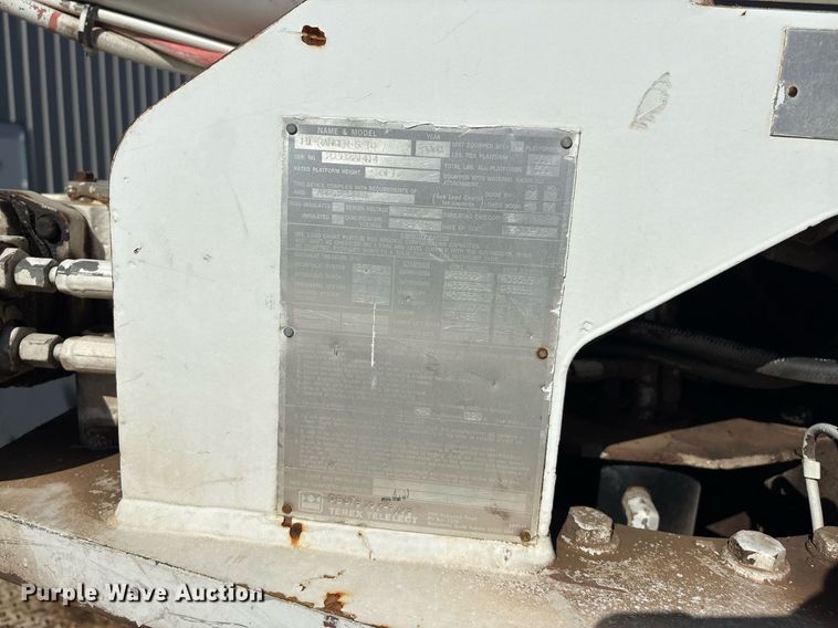 image for item EM2588 2004 Ford F750 Super Duty bucket truck